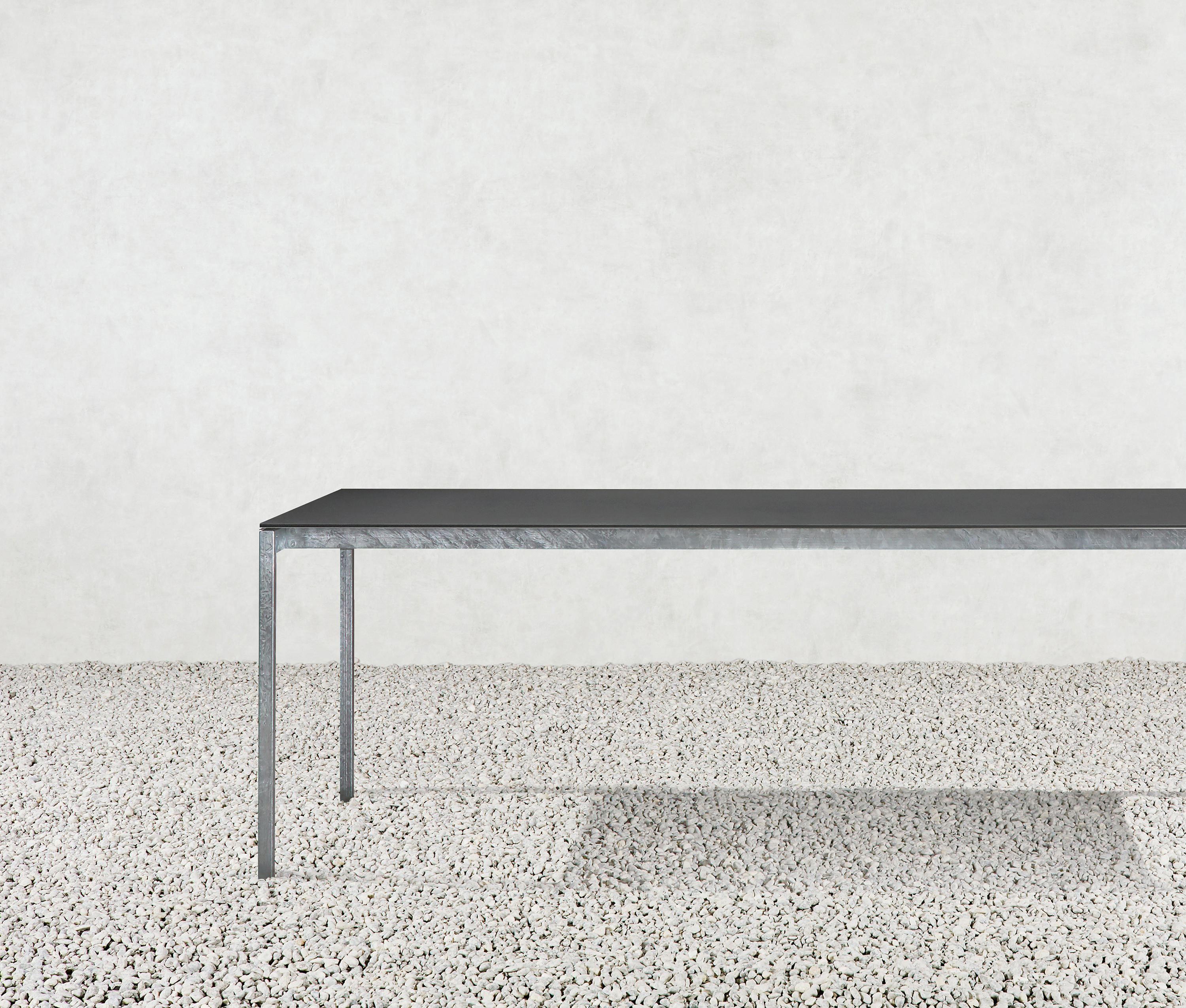 The Thesis table | garden Architonic