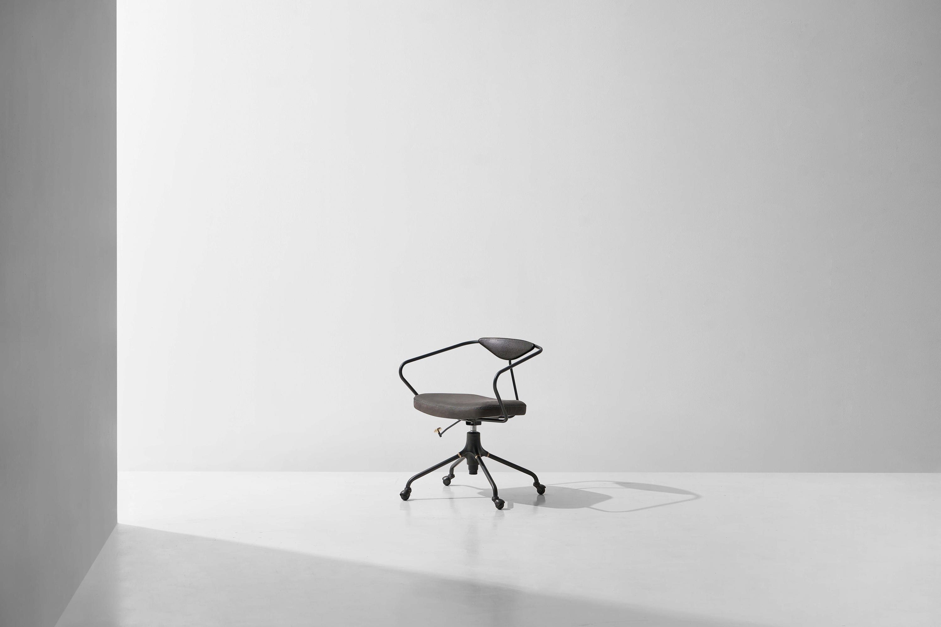 Akron Desk Chair Designer Furniture Architonic