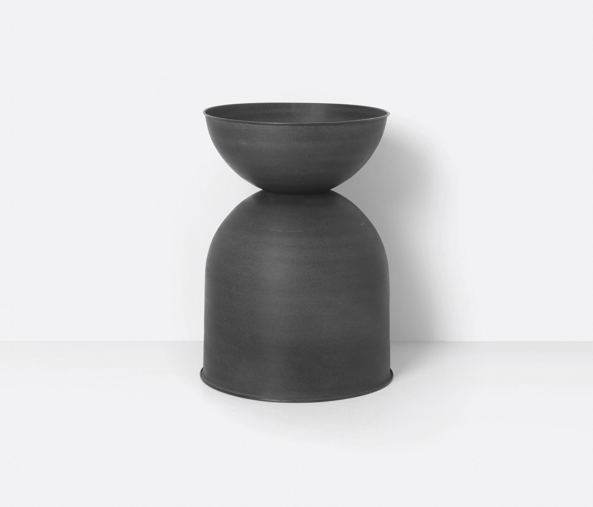 Hourglass Pot - Medium - Black/Dark Grey | Architonic