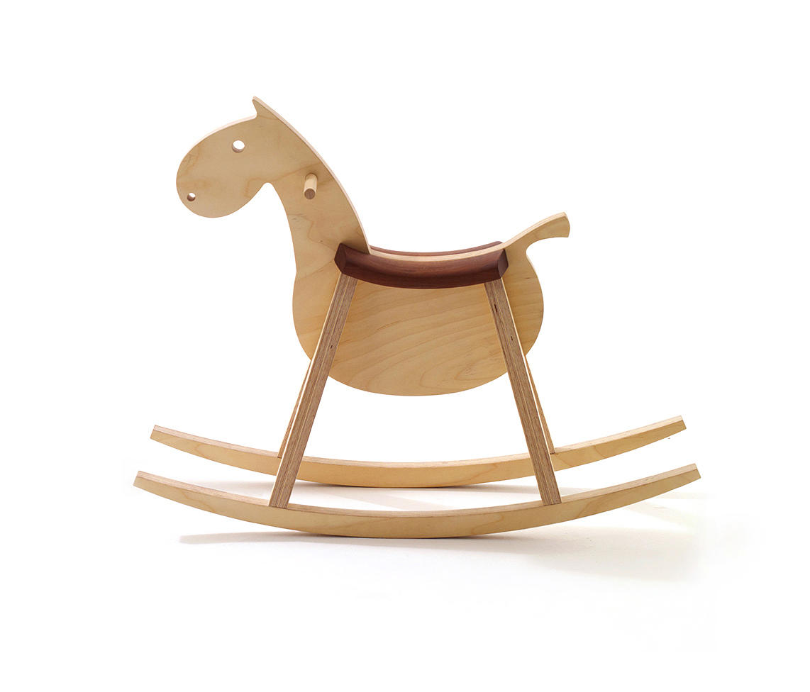 Деревянная лошадка-качалка для детей