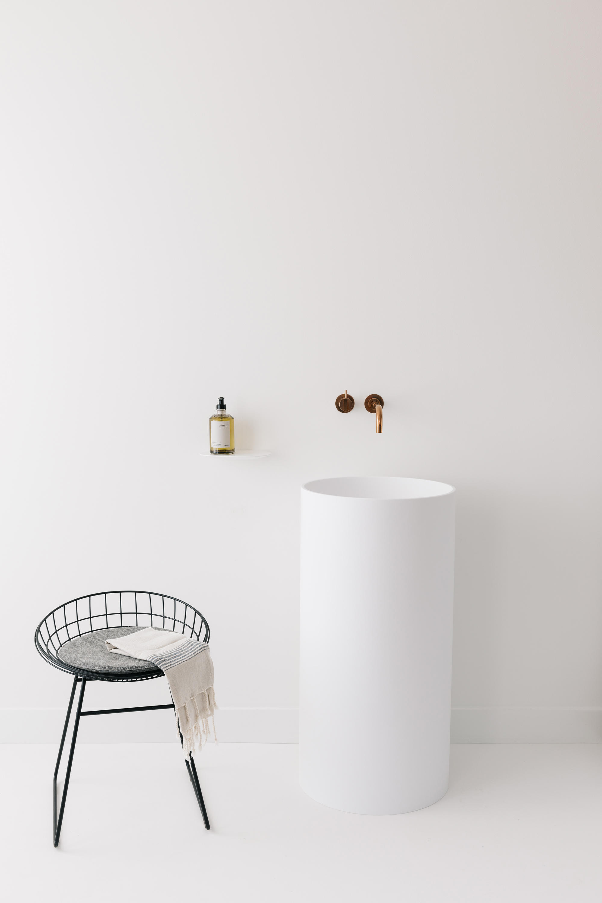 POSE PILAR - Wash basins from Not Only White | Architonic