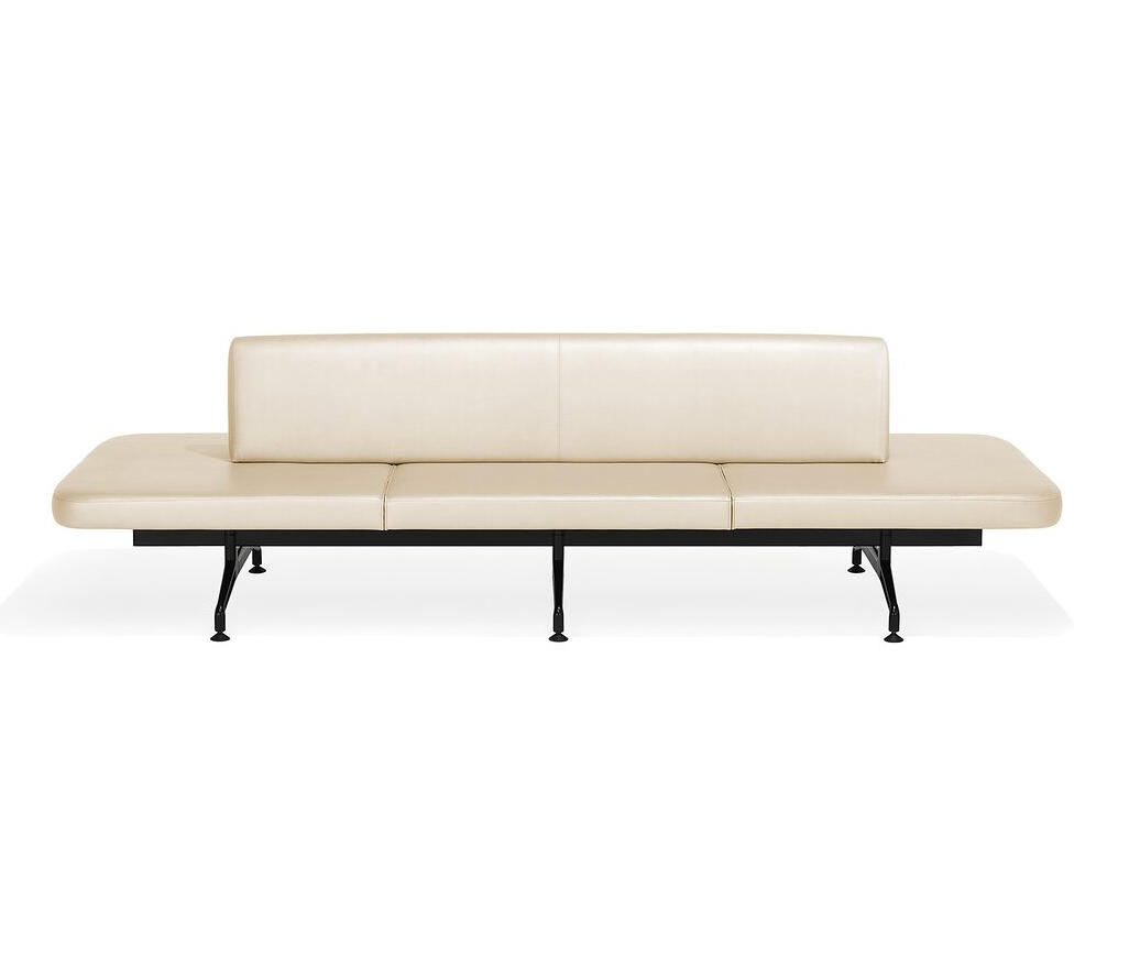 Terminal bench with central back | Architonic