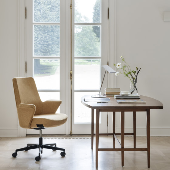 Summa by Humanscale: an executive chair on the move