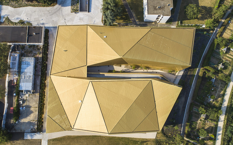 Going for Gold: archi5's La Fontaine Multisports Complex | Novità