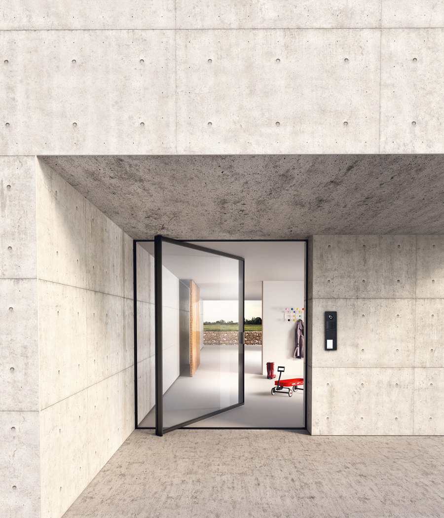 Sky-Frame’s Pivot Door is a real head turner | Novedades