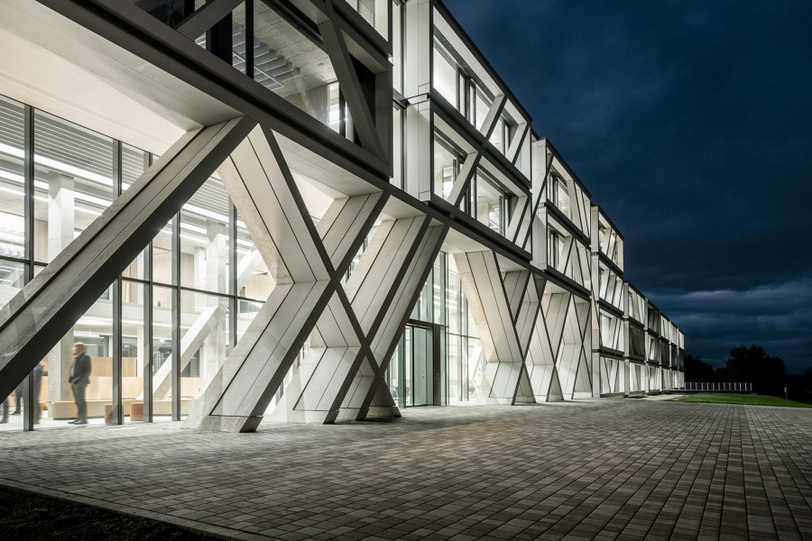 Skin in the game: geometric facades | Novedades