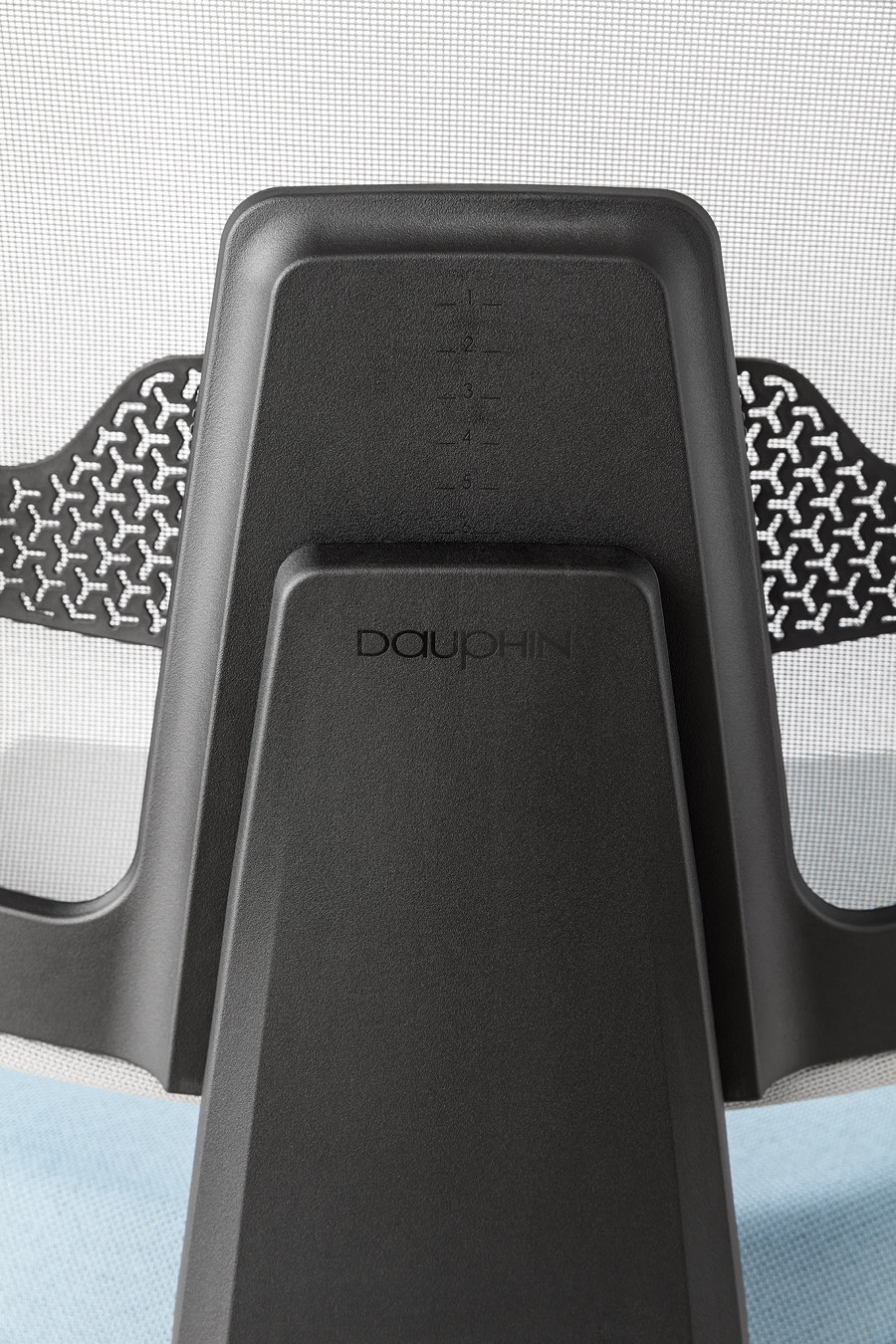 Dauphin's new office chair Indeed encourages correct sitting in the workplace | Novità