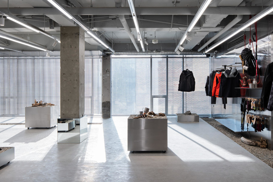 Industrial design elements in retail interiors | Novedades