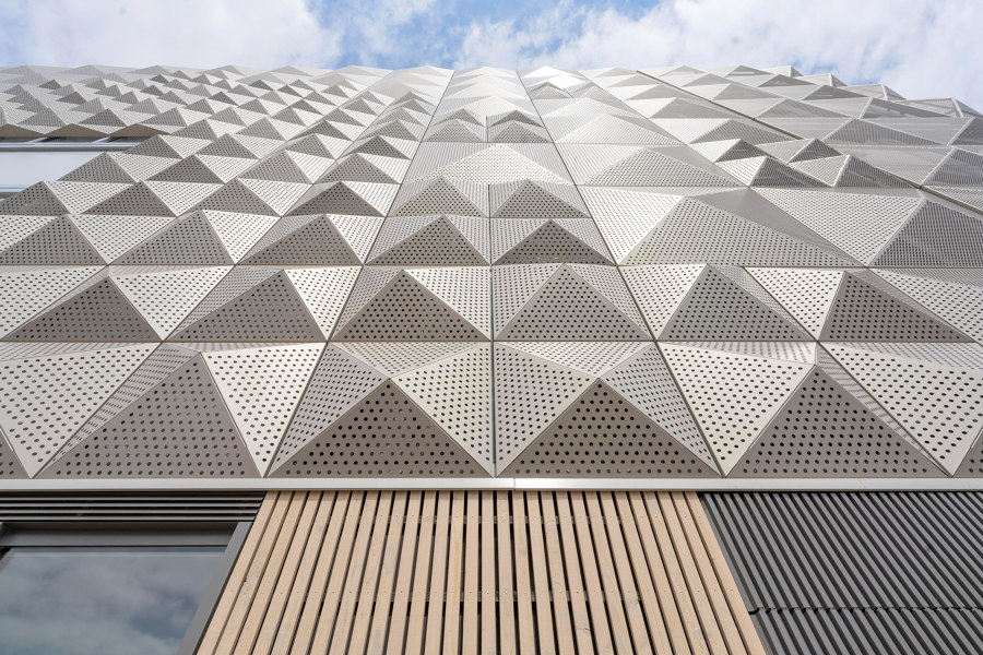 Industrial designs on contemporary facades | News