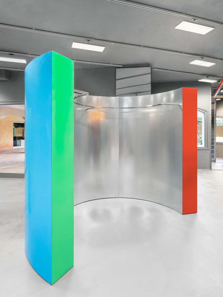 Reflective surfaces in retail spaces | News