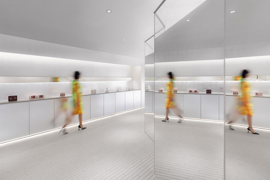 Reflective surfaces in retail spaces | News