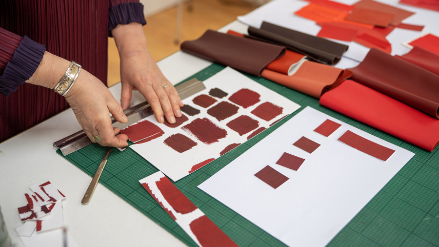 Elmo: a leather library of colours | Novedades