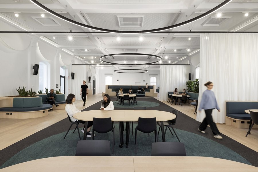 Curtain call: four flexible office spaces that use interior curtains | News