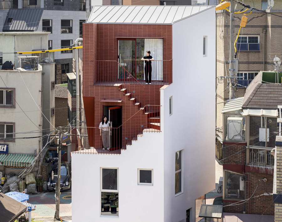 Open call: when architecture uses open facades to make friends | News