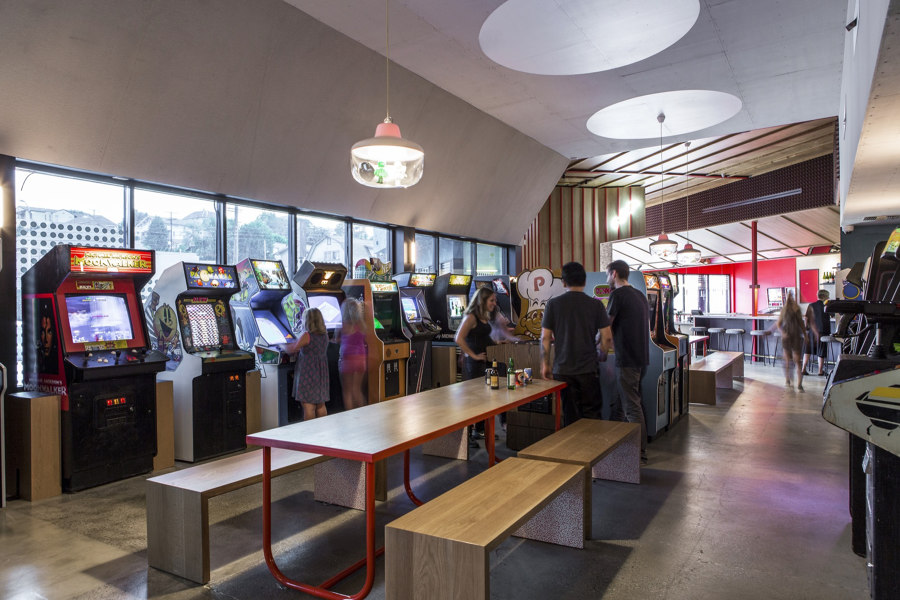 A new player has entered the game: playful hospitality spaces designed for gamers of all ages and eras | News