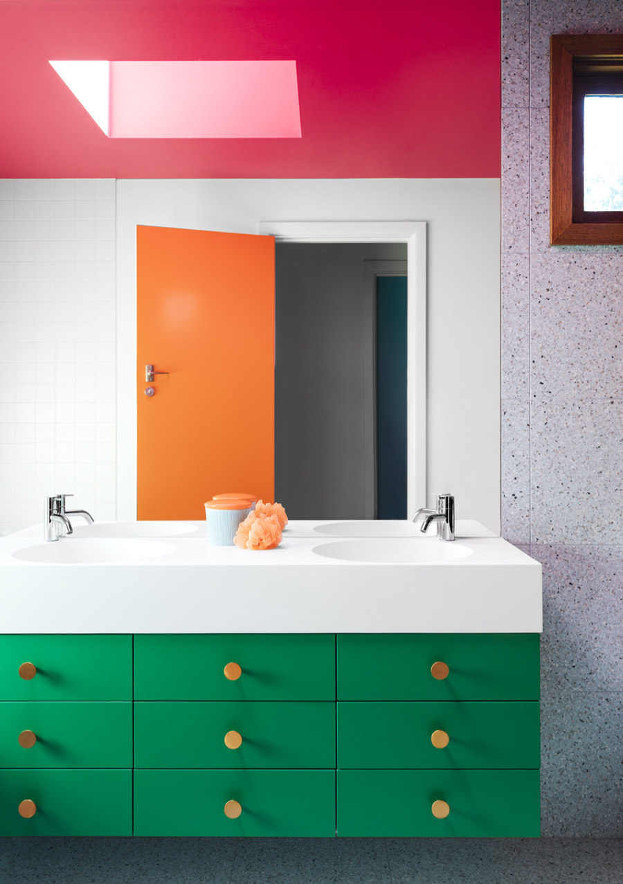 Five ways to decorate charismatic bathrooms that wash you with colour | News