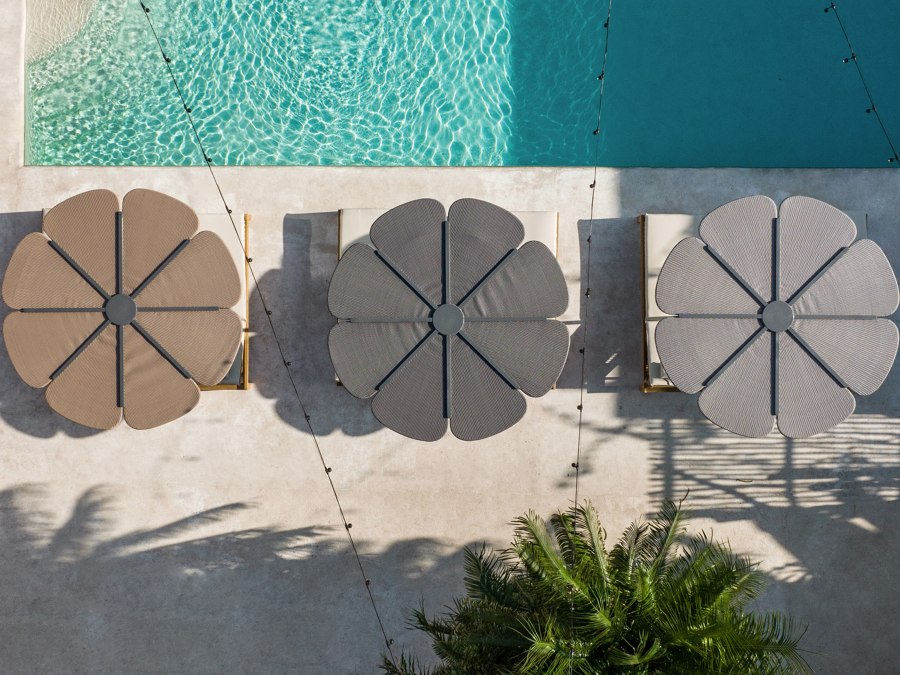 Poolside icon: a contemporary take on a classic umbrella | Novedades