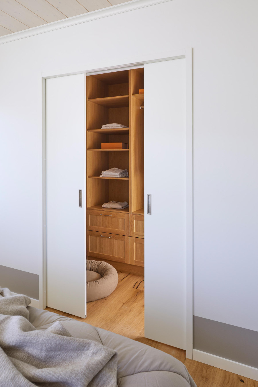 Doors vs. alternatives: what's the best way to enter a room? | News