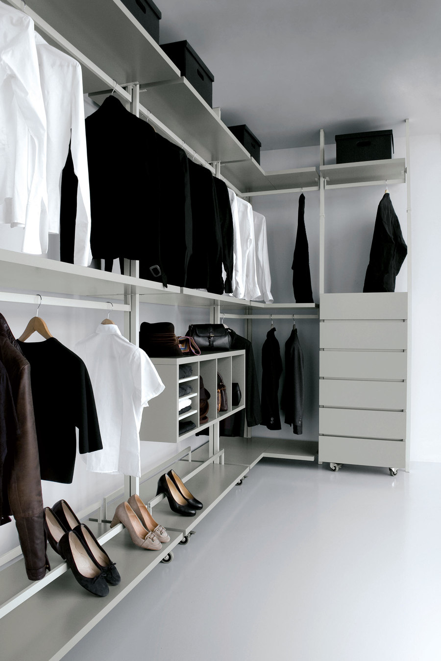 Eight storage features to keep wardrobes and closets organised | Novità