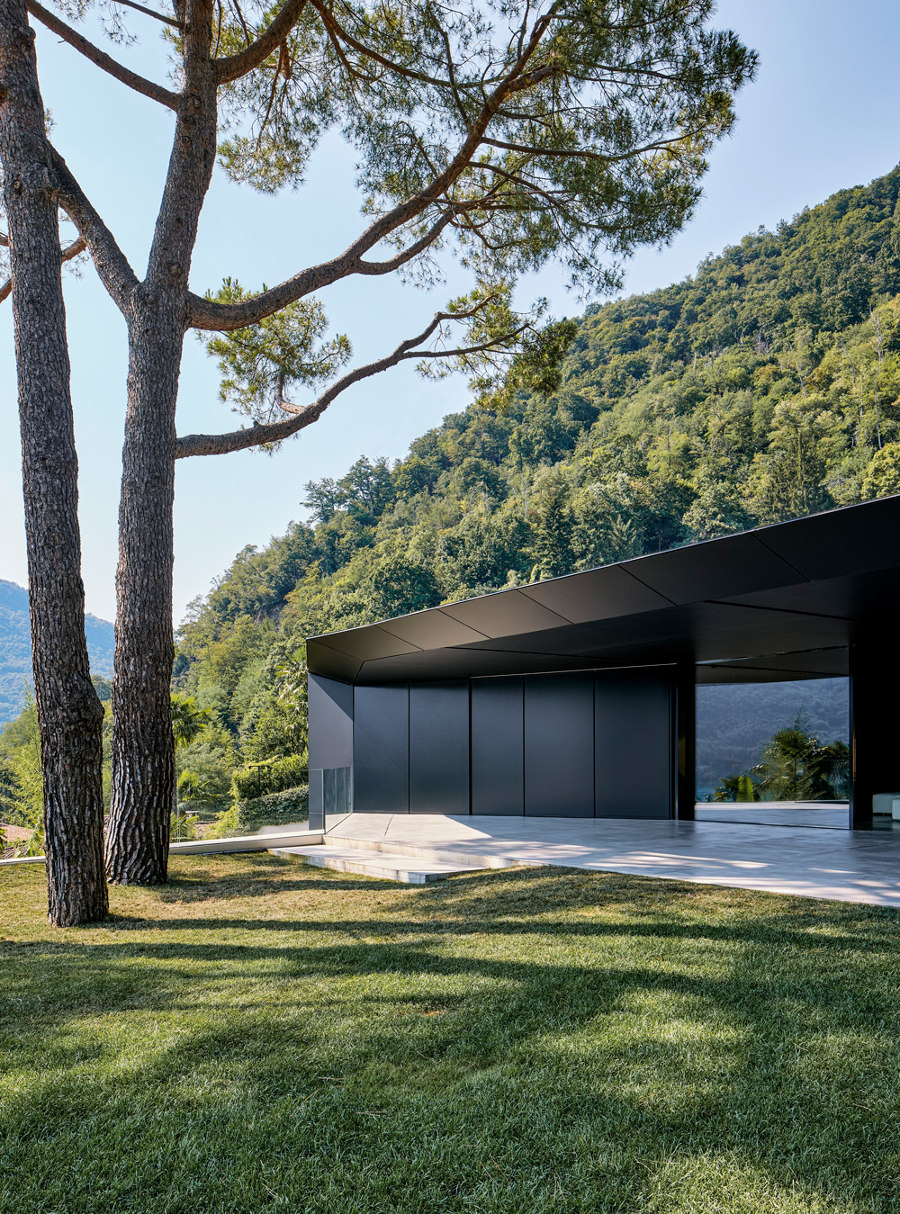 Bonaldo's B/Style  in a charming lake view villa | Architecture