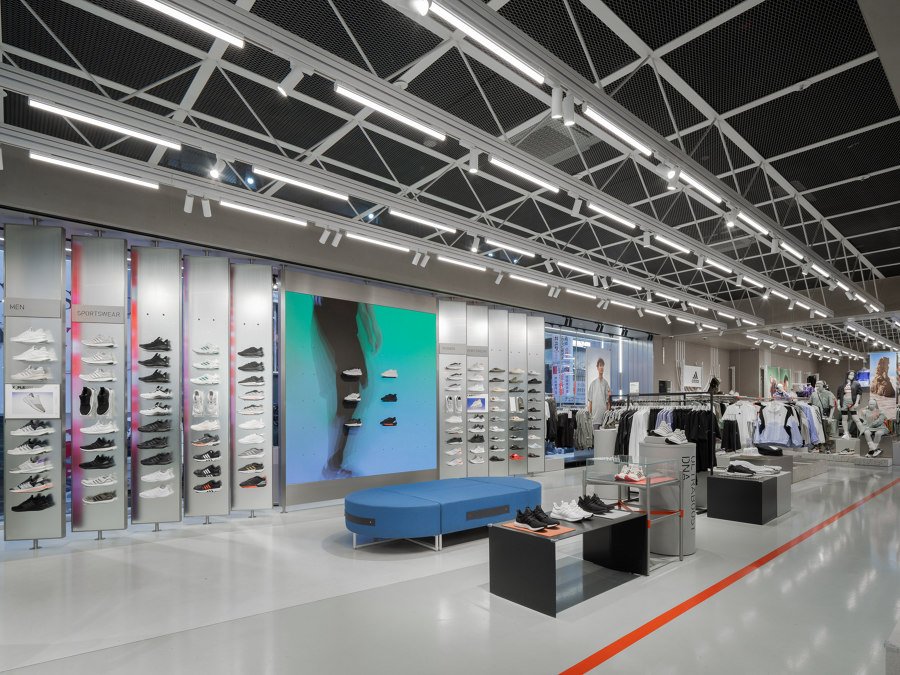 Tread lightly: shoe stores with brand-focused lighting concepts | Nouveautés