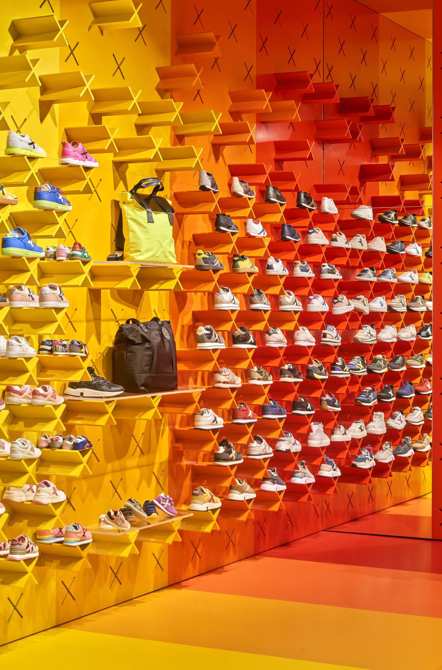 Tread lightly: shoe stores with brand-focused lighting concepts | Nouveautés