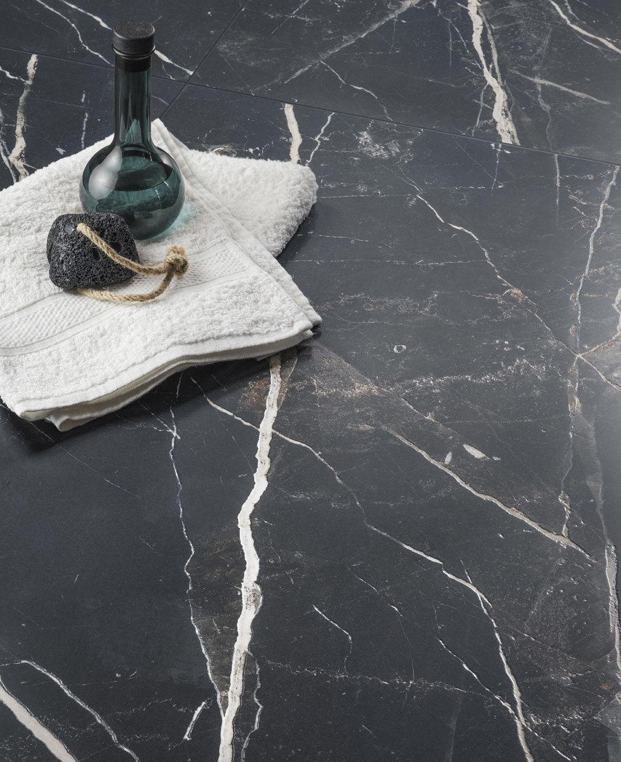 Low-relief veining effects define Casalgrande Padana’s new Marmora tiles | Novità