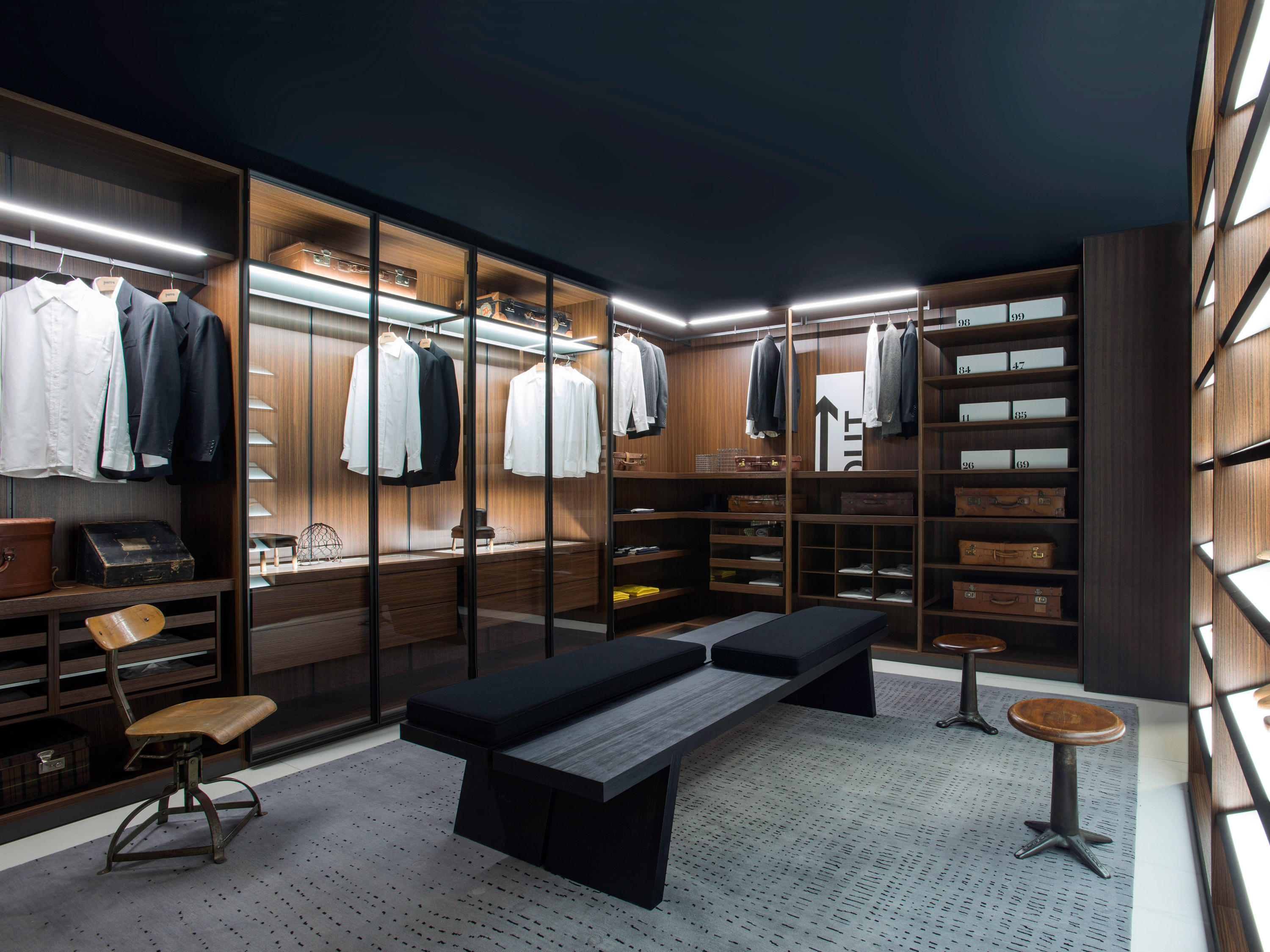 11 tips to design form-fitting walk-in wardrobes